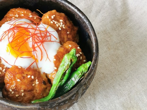 温泉卵をからめて*鶏つくね丼